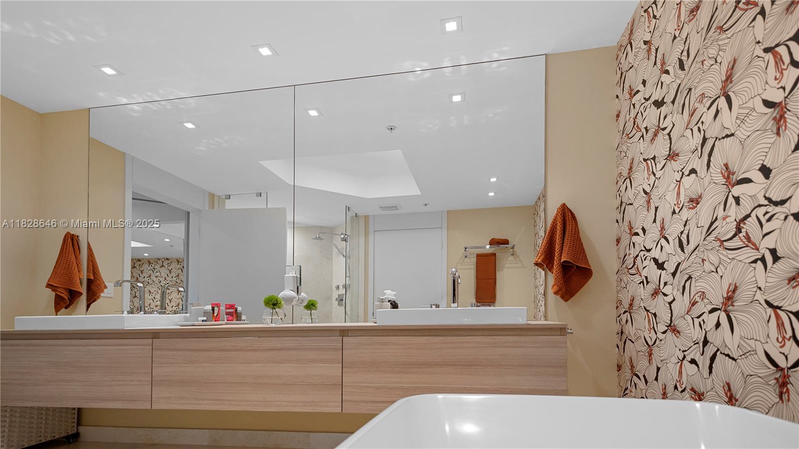 Photo of 17301 Biscayne Blvd  #2102, North Miami Beach, Florida, 33160 - 