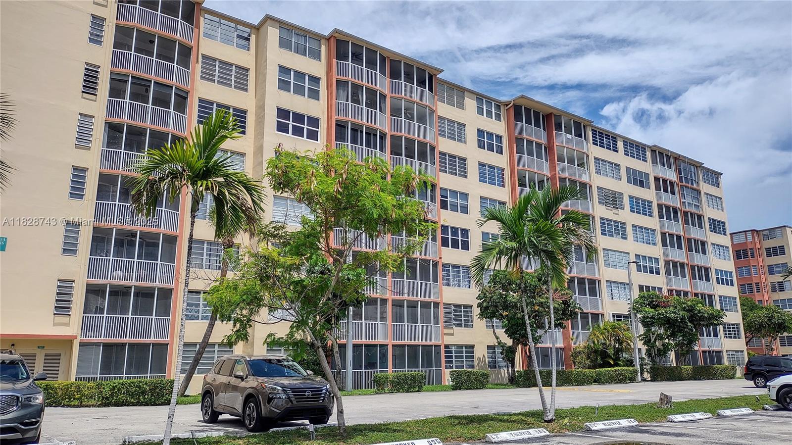 704-2 2 / 2 1036 sq. ft. $ 2025-08-12 0 Photo