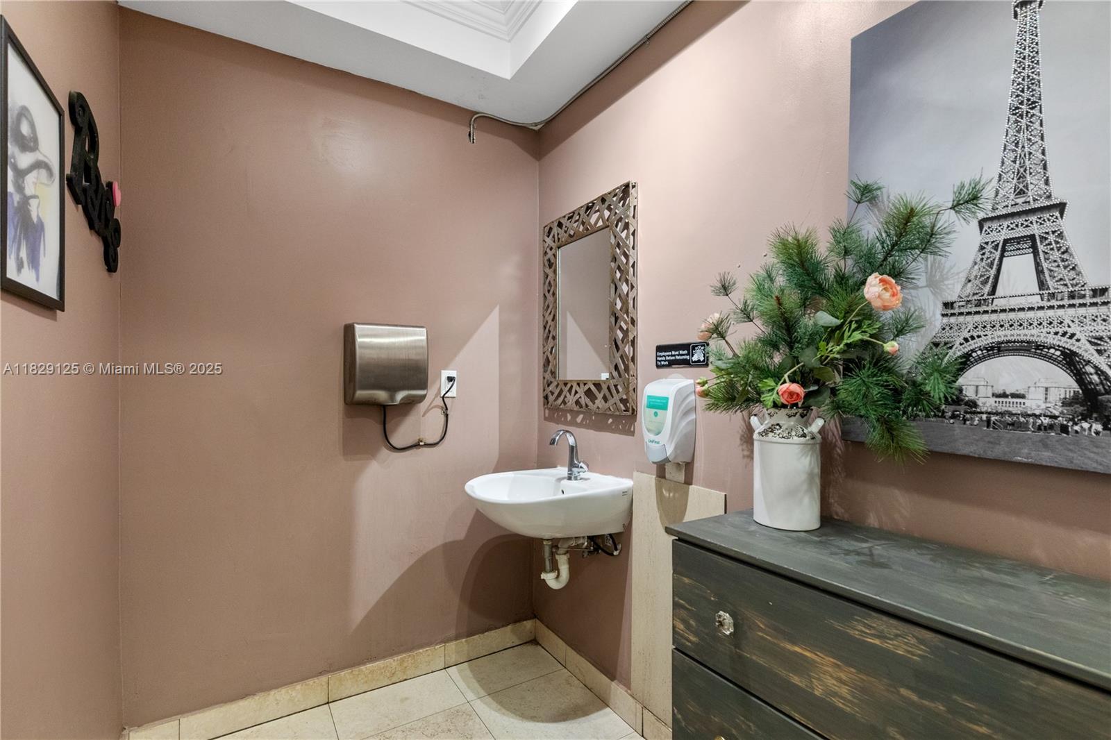 See details / sq. ft. $ 2025-06-25 0 Photo
