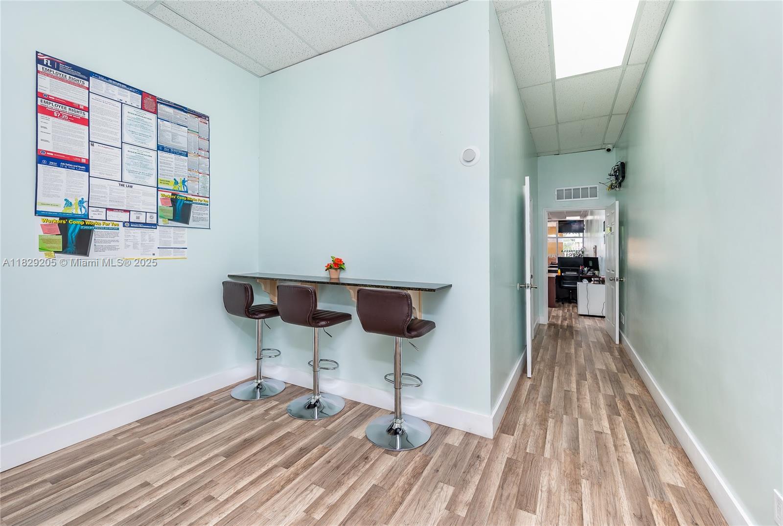 See details / sq. ft. $ 2025-09-29 0 Photo