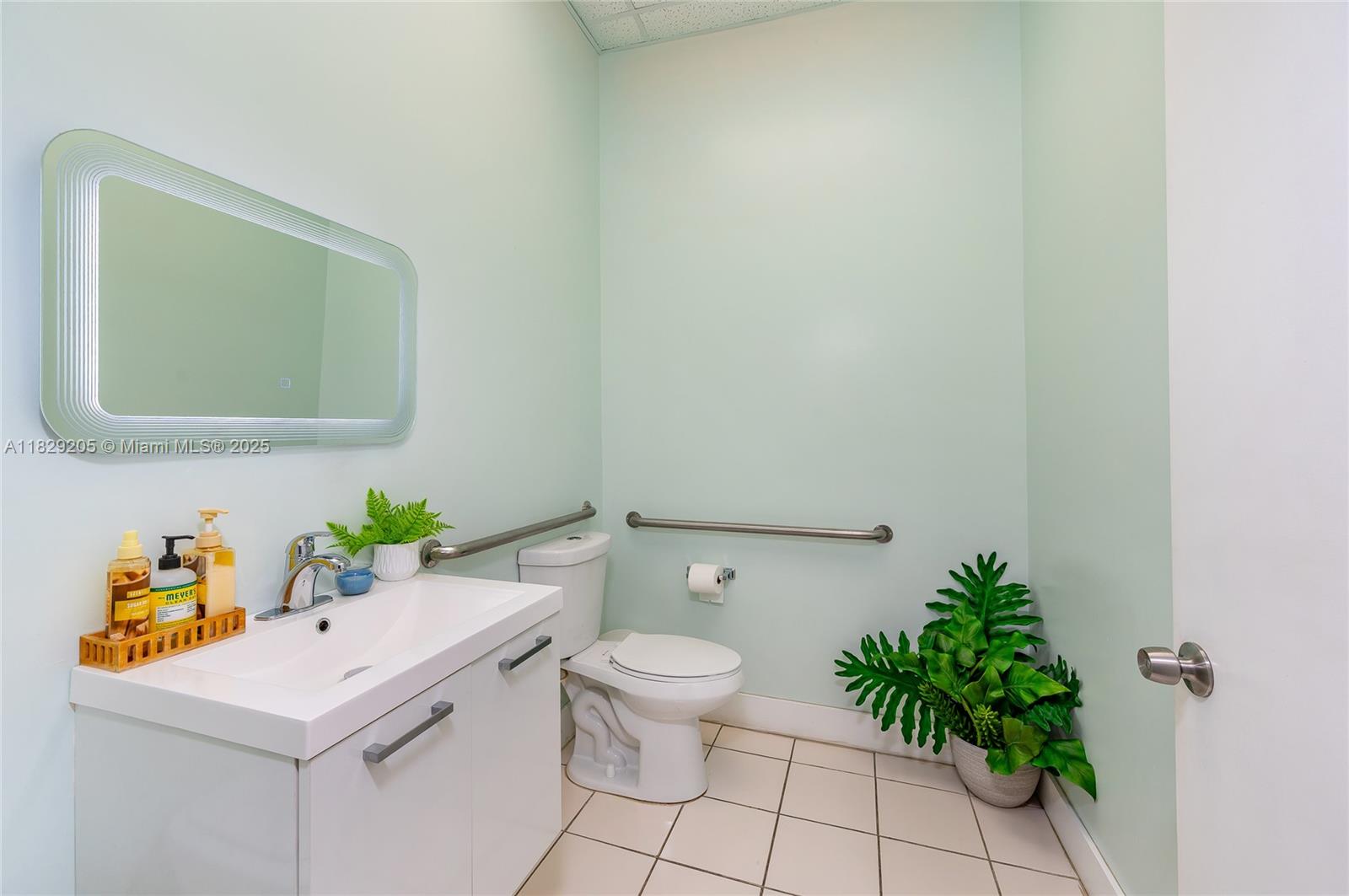 See details / sq. ft. $ 2025-09-29 0 Photo