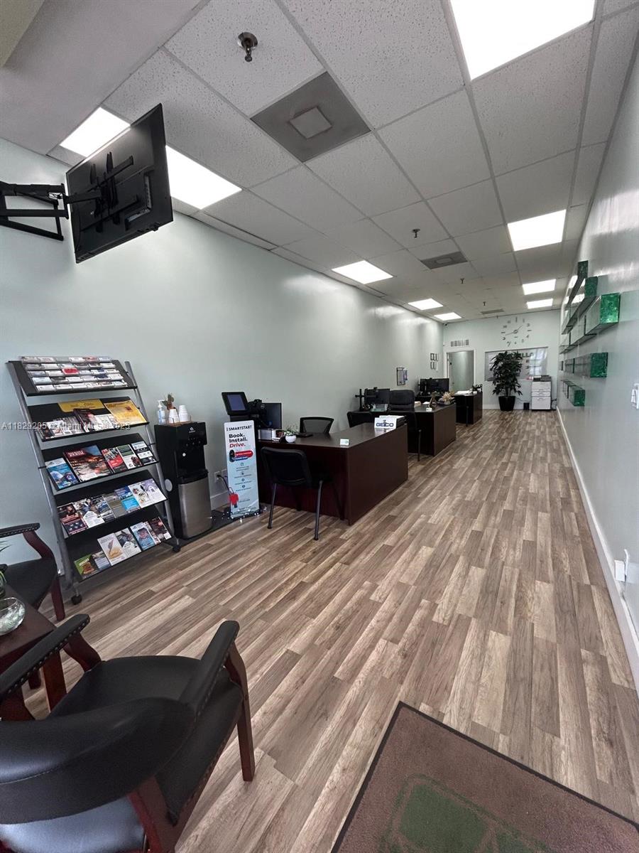 See details / sq. ft. $ 2025-09-29 0 Photo