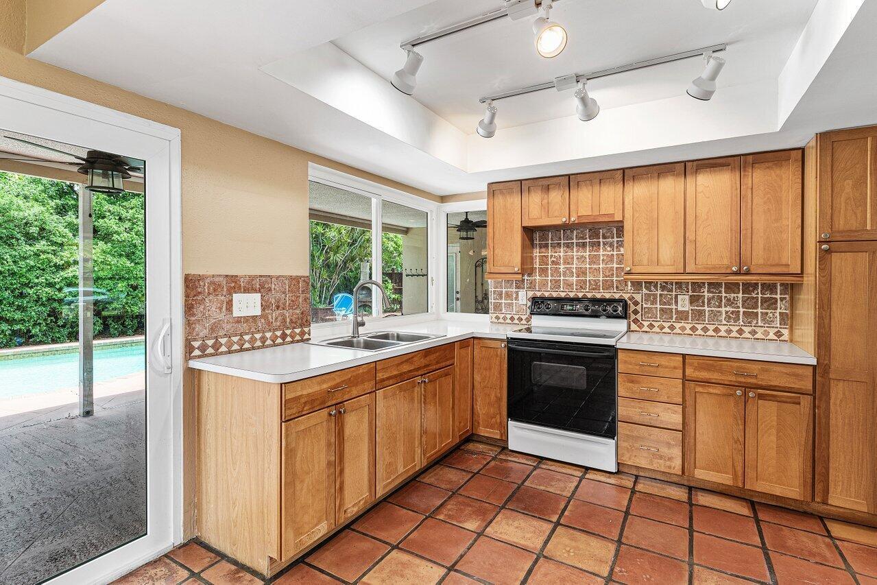 See details 7815 3 / 2 1432 sq. ft. $ 2026-04-28 0 Photo