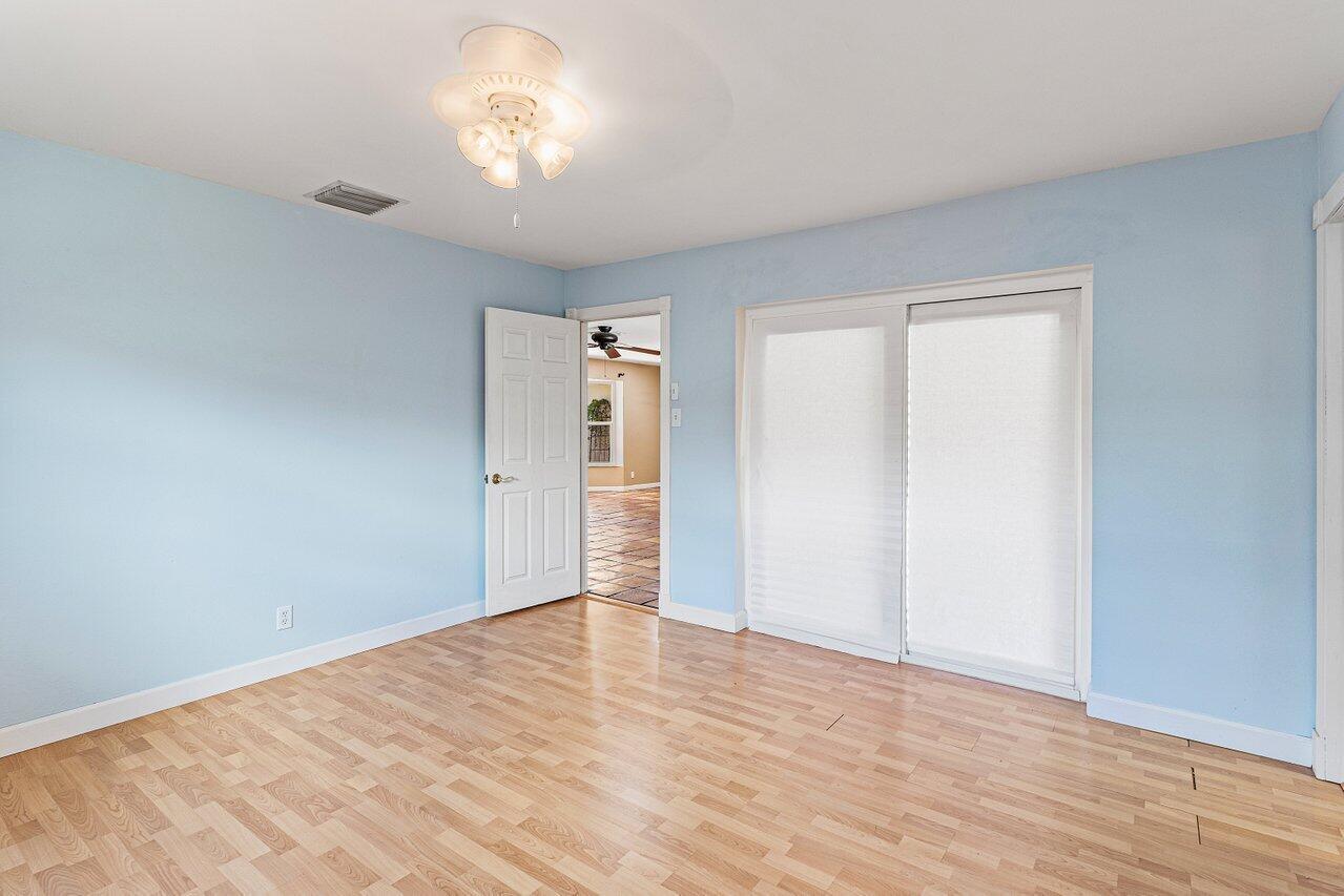 See details 7815 3 / 2 1432 sq. ft. $ 2026-04-28 0 Photo