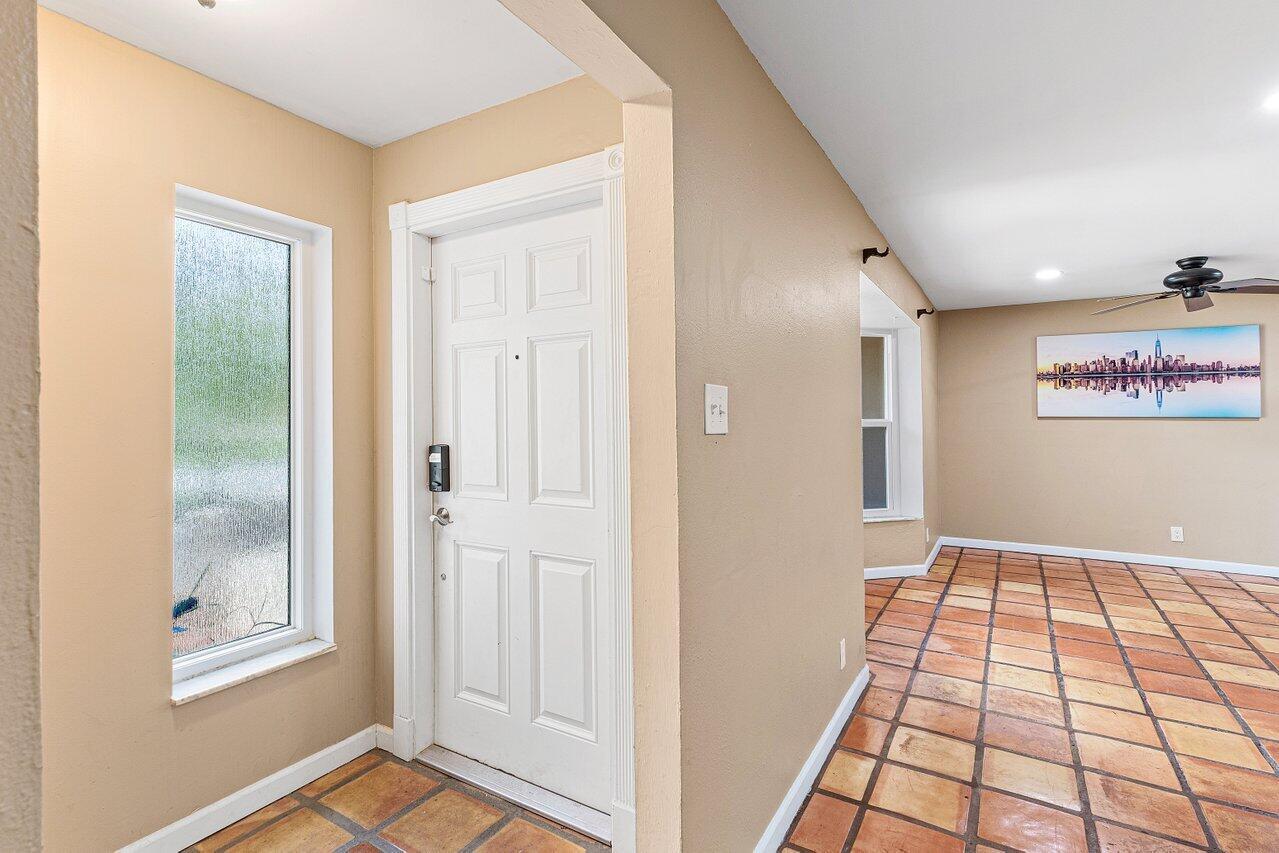 See details 7815 3 / 2 1432 sq. ft. $ 2026-04-28 0 Photo