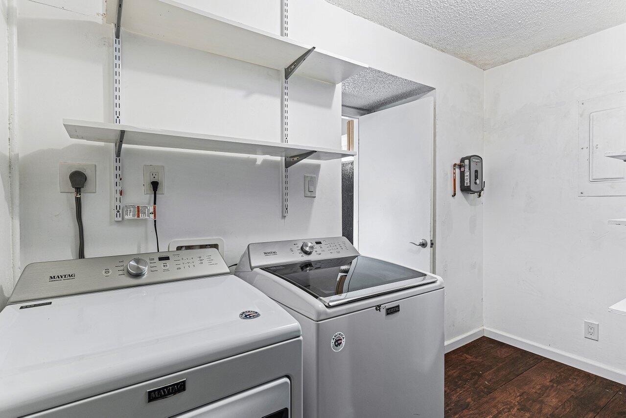 See details 7815 3 / 2 1432 sq. ft. $ 2026-04-28 0 Photo