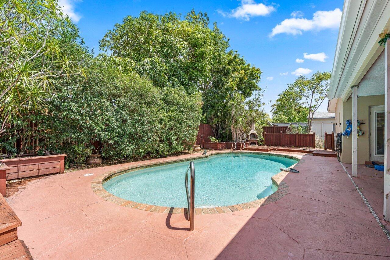 See details 7815 3 / 2 1432 sq. ft. $ 2026-04-28 0 Photo
