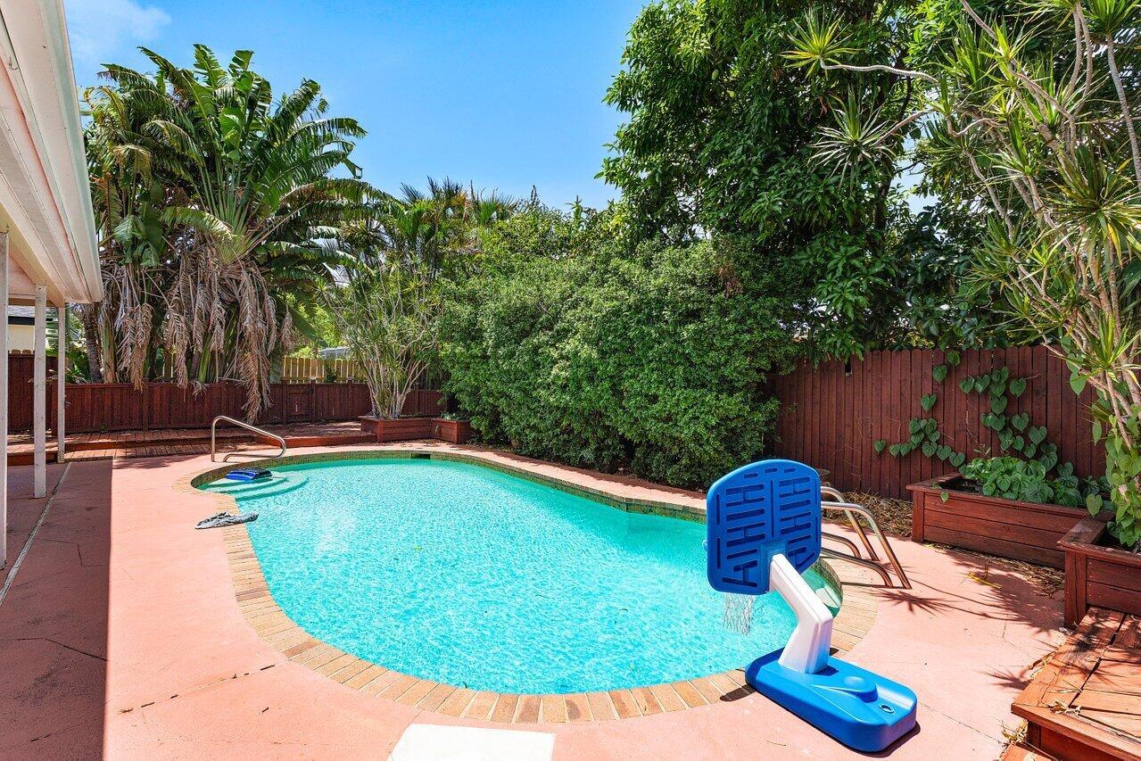 See details 7815 3 / 2 1432 sq. ft. $ 2026-04-28 0 Photo