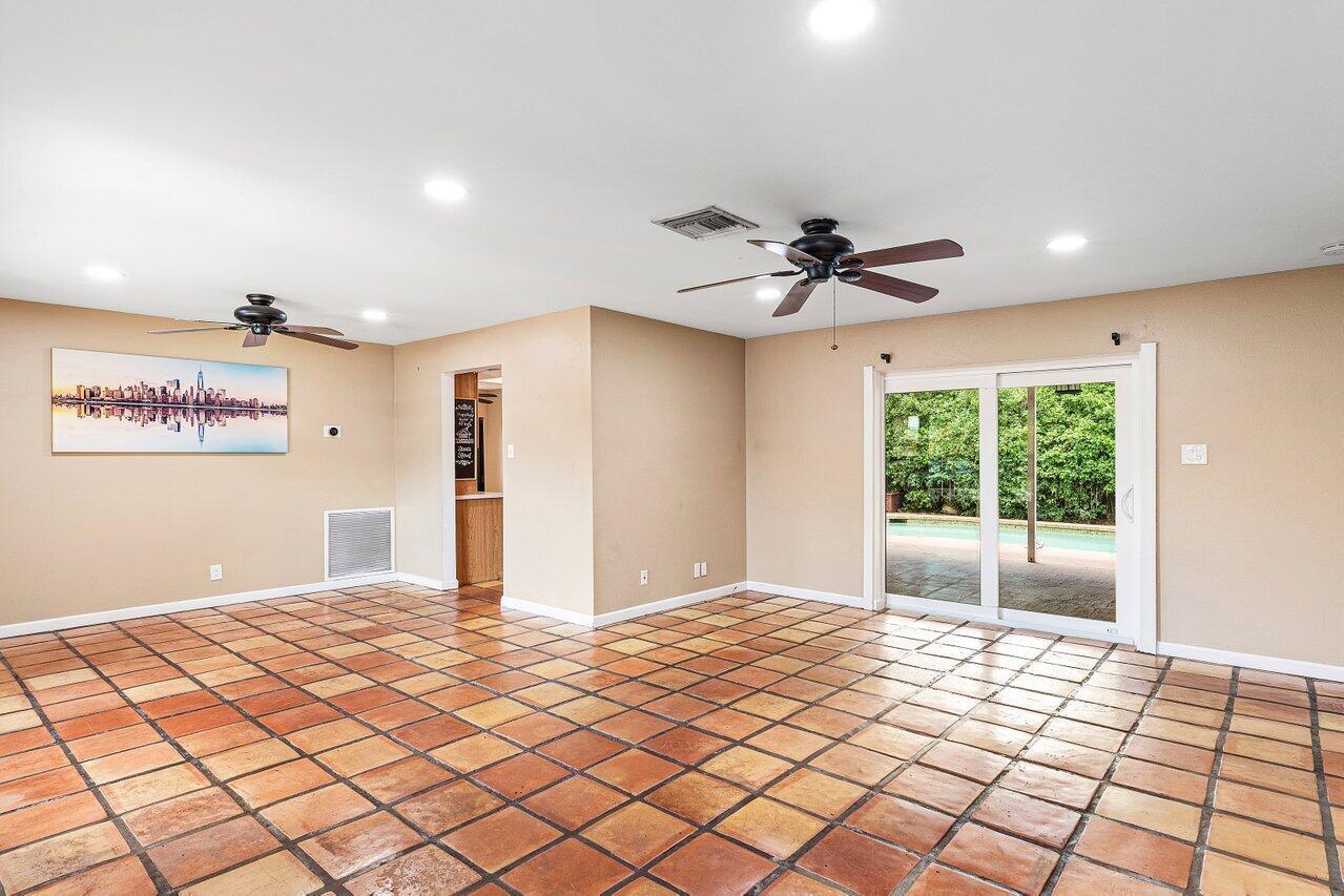 See details 7815 3 / 2 1432 sq. ft. $ 2026-04-28 0 Photo