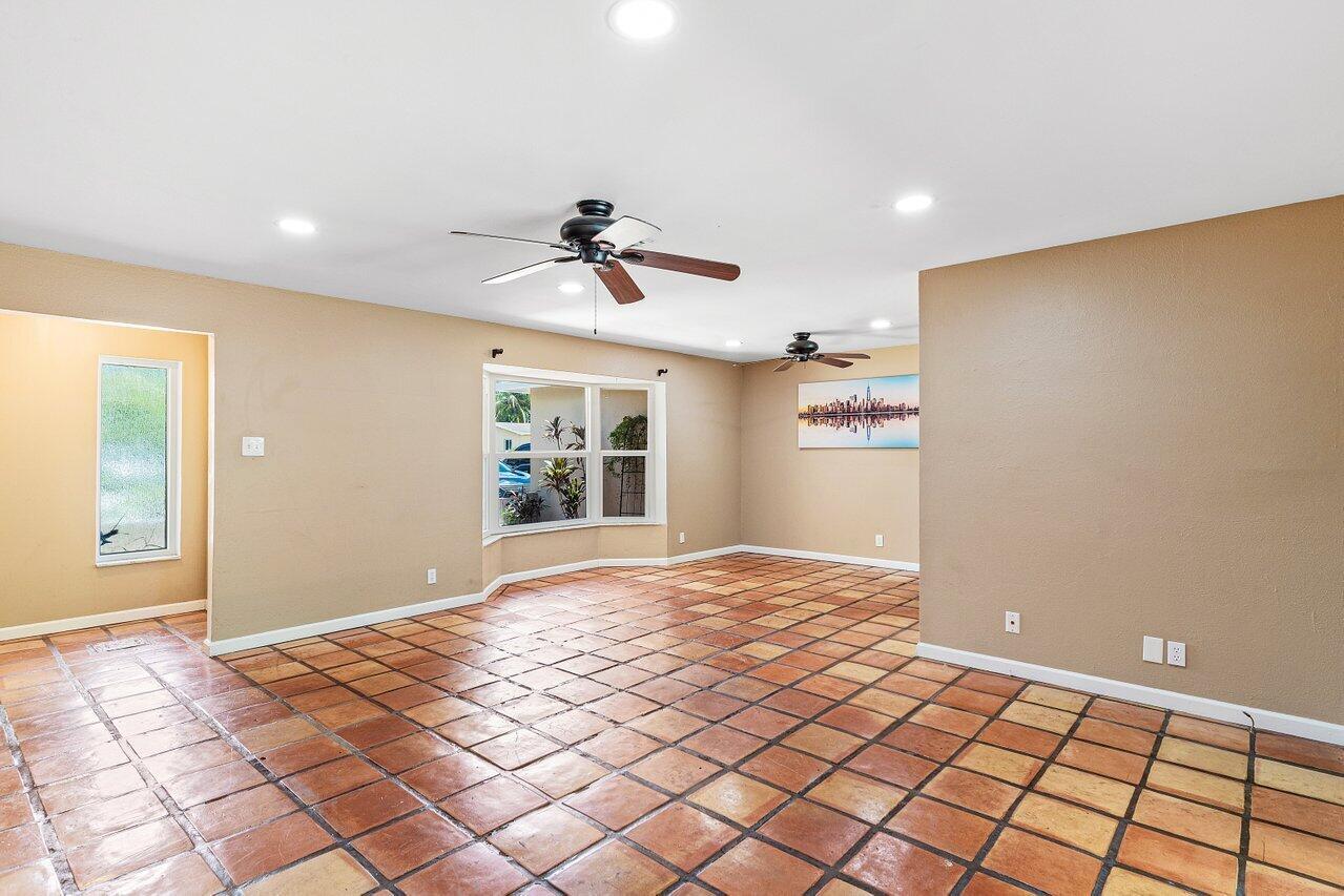 See details 7815 3 / 2 1432 sq. ft. $ 2026-04-28 0 Photo