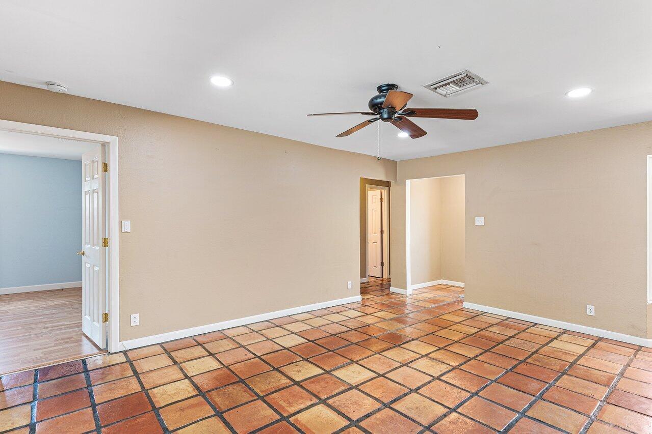 See details 7815 3 / 2 1432 sq. ft. $ 2026-04-28 0 Photo