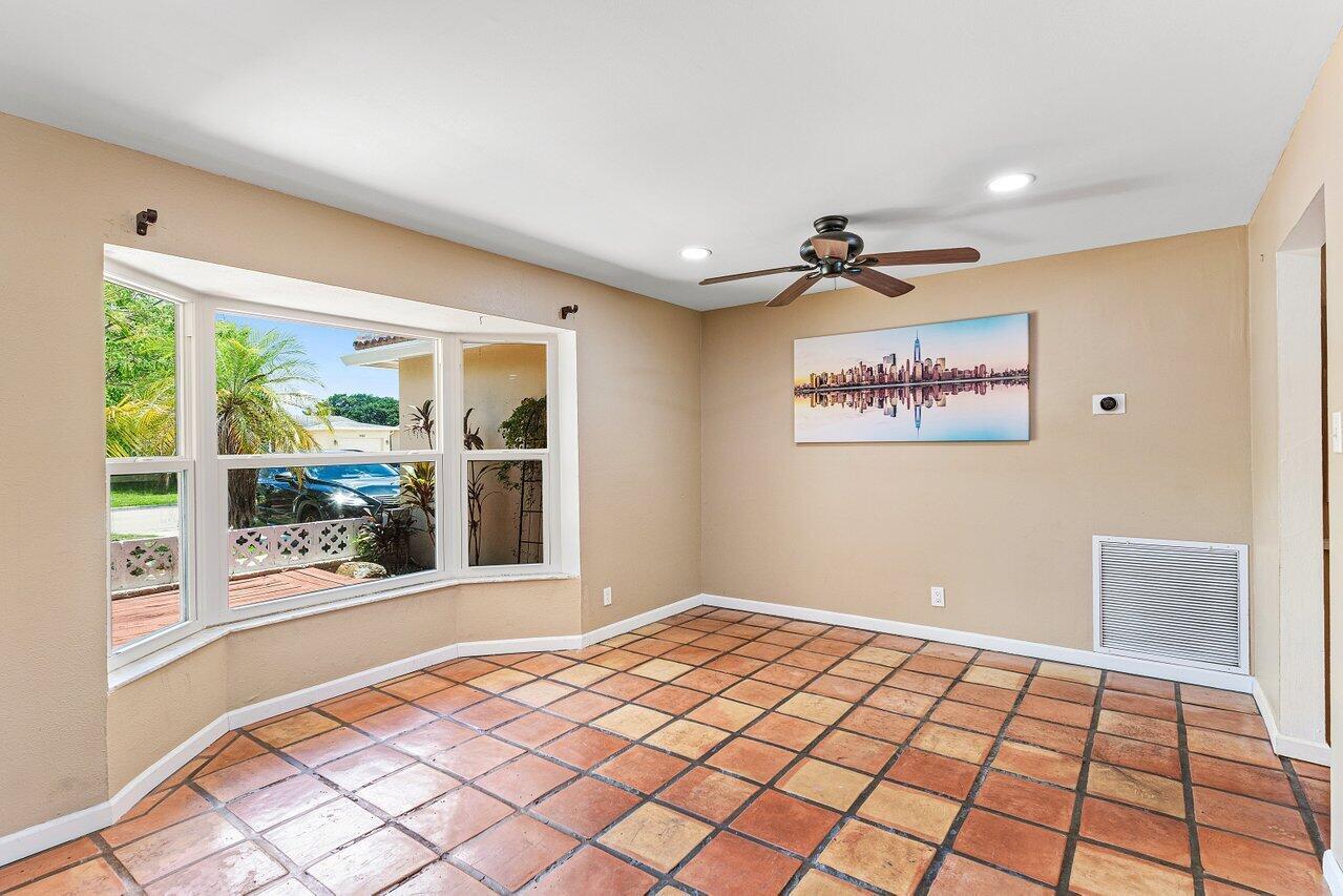 See details 7815 3 / 2 1432 sq. ft. $ 2026-04-28 0 Photo