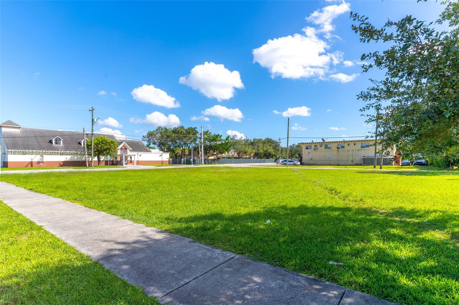 Подробнее   /   кв.футов $ 2025-08-18 0 Фото