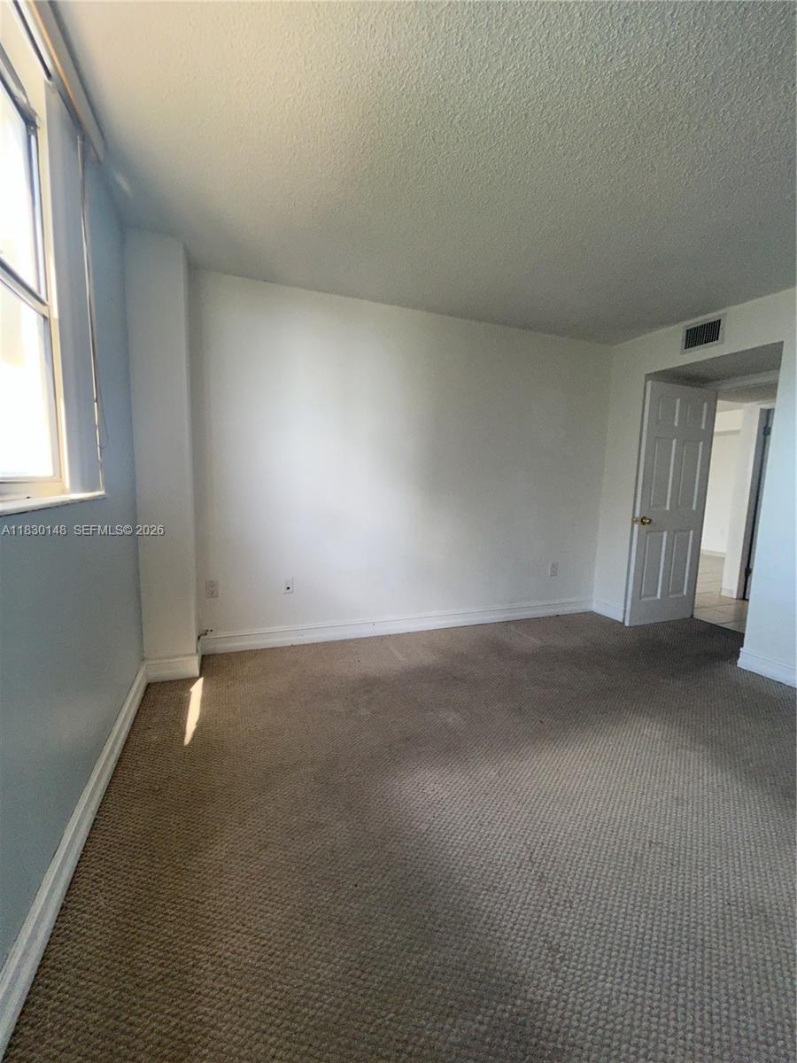 See details 2005 3 / 2 1628 sq. ft. $ 2025-06-27 0 Photo