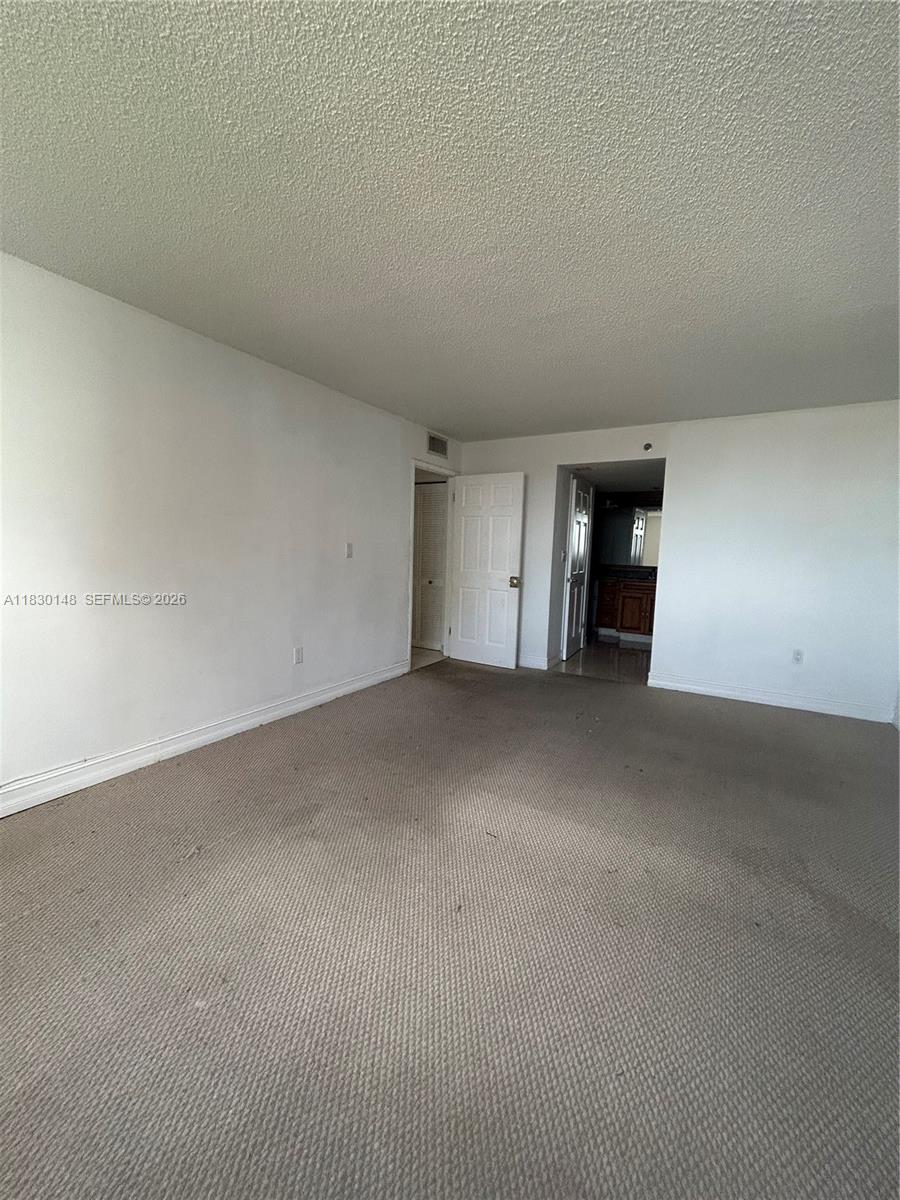 See details 2005 3 / 2 1628 sq. ft. $ 2025-06-27 0 Photo