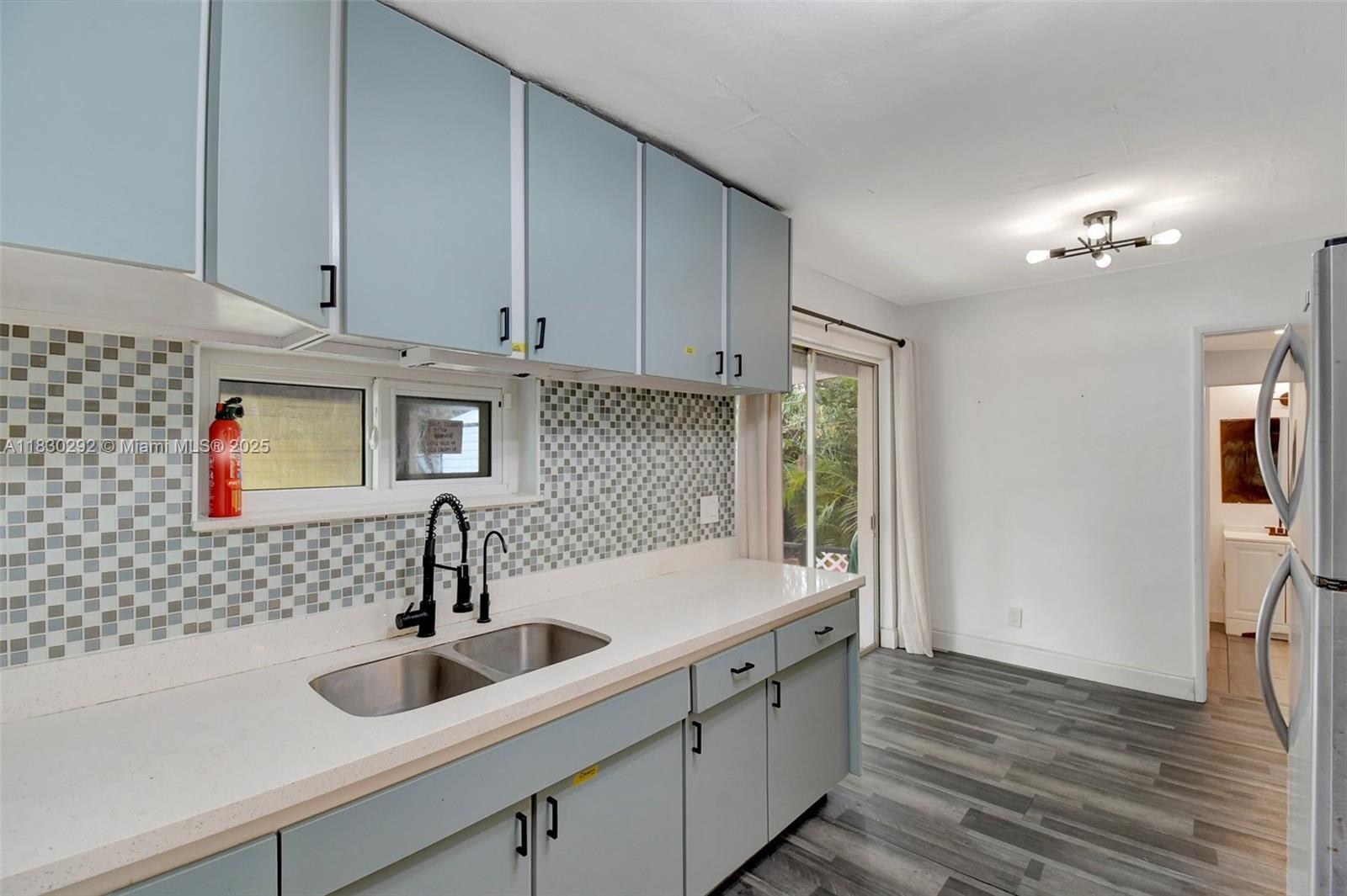 See details 4917 5 / 3 975 sq. ft. $ 2025-06-27 0 Photo