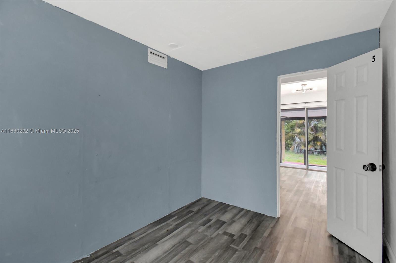 See details 4917 5 / 3 975 sq. ft. $ 2025-06-27 0 Photo