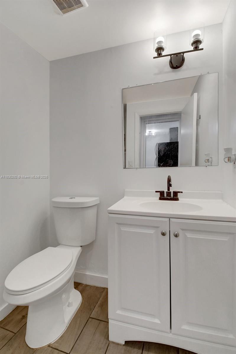 See details 4917 5 / 3 975 sq. ft. $ 2025-06-27 0 Photo