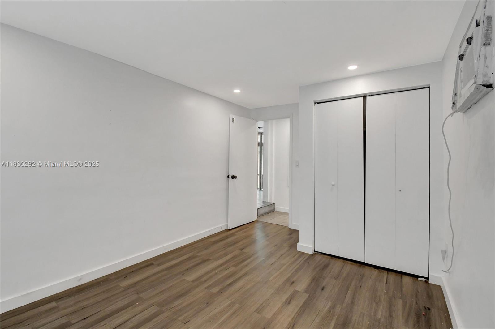 See details 4917 5 / 3 975 sq. ft. $ 2025-06-27 0 Photo