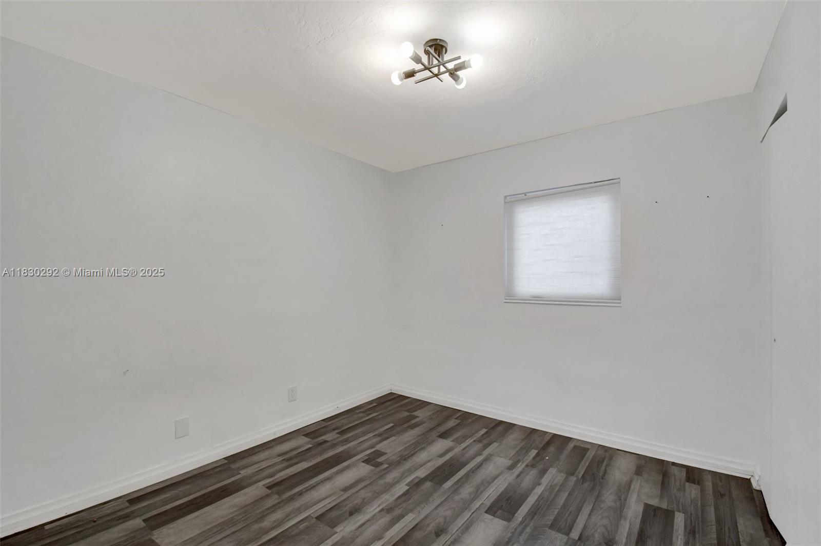 See details 4917 5 / 3 975 sq. ft. $ 2025-06-27 0 Photo