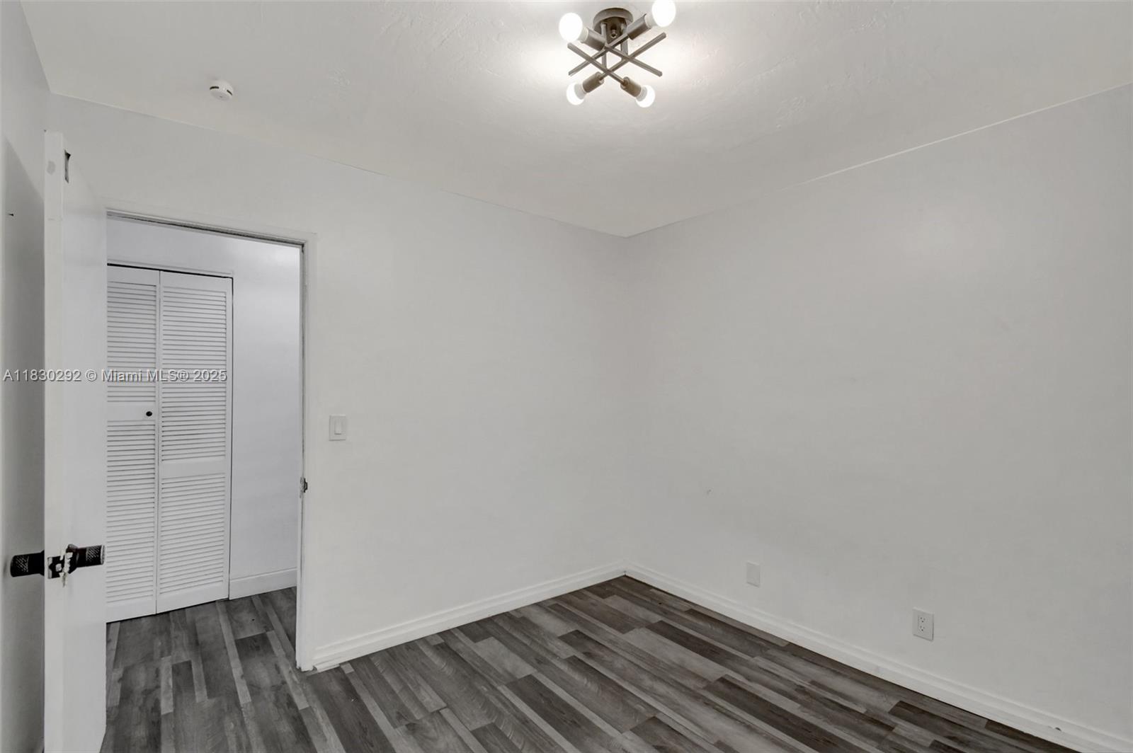 See details 4917 5 / 3 975 sq. ft. $ 2025-06-27 0 Photo