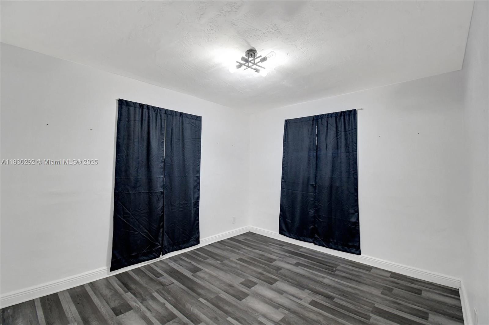 See details 4917 5 / 3 975 sq. ft. $ 2025-06-27 0 Photo