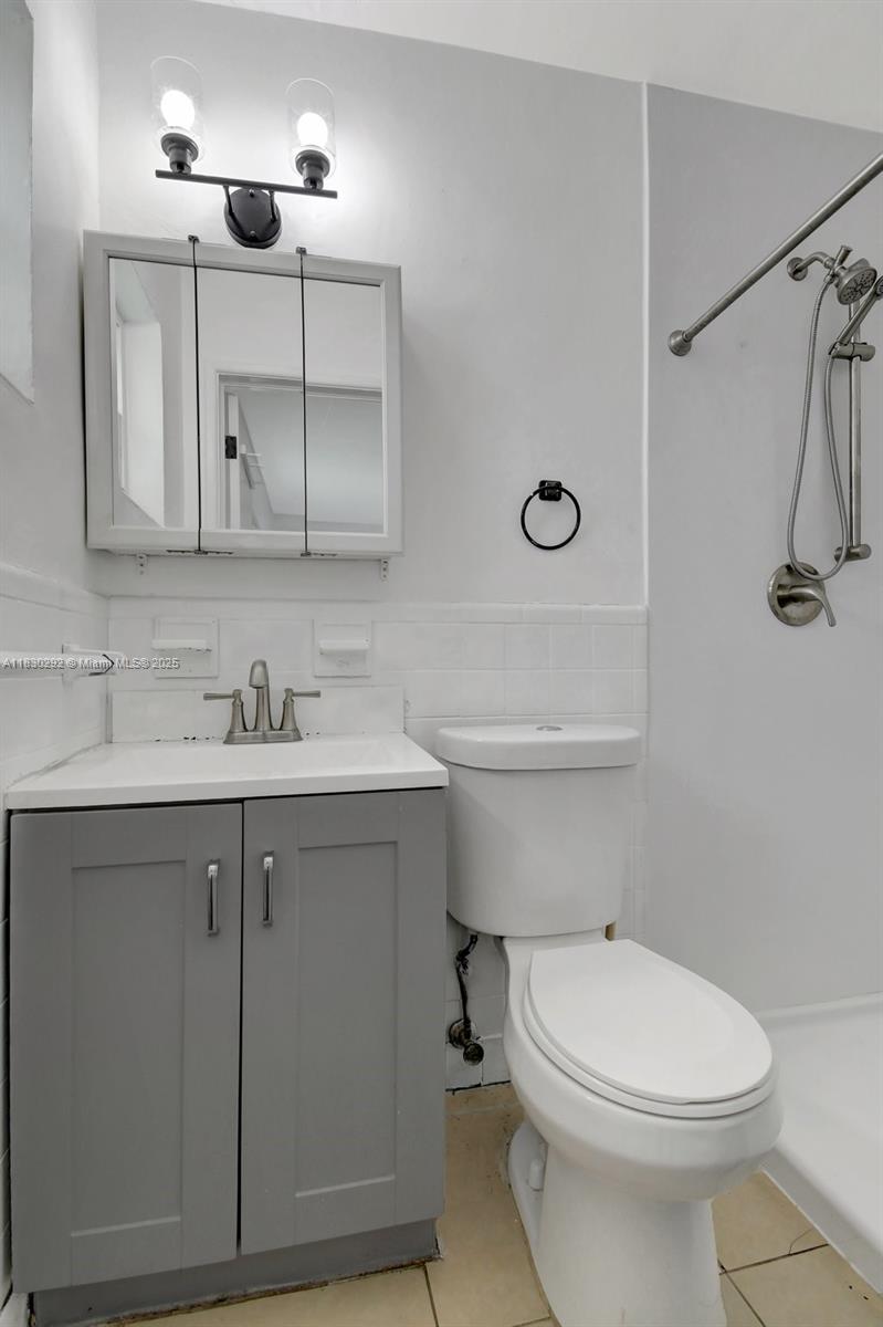 See details 4917 5 / 3 975 sq. ft. $ 2025-06-27 0 Photo