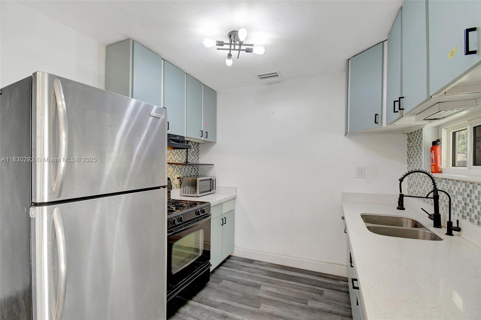 See details 4917 5 / 3 975 sq. ft. $ 2025-06-27 0 Photo
