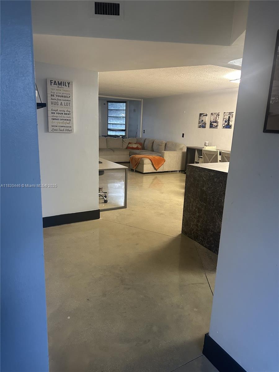 Ver detalles A116 2 / 2 1156 sq. ft. $ 2025-06-27 0 foto