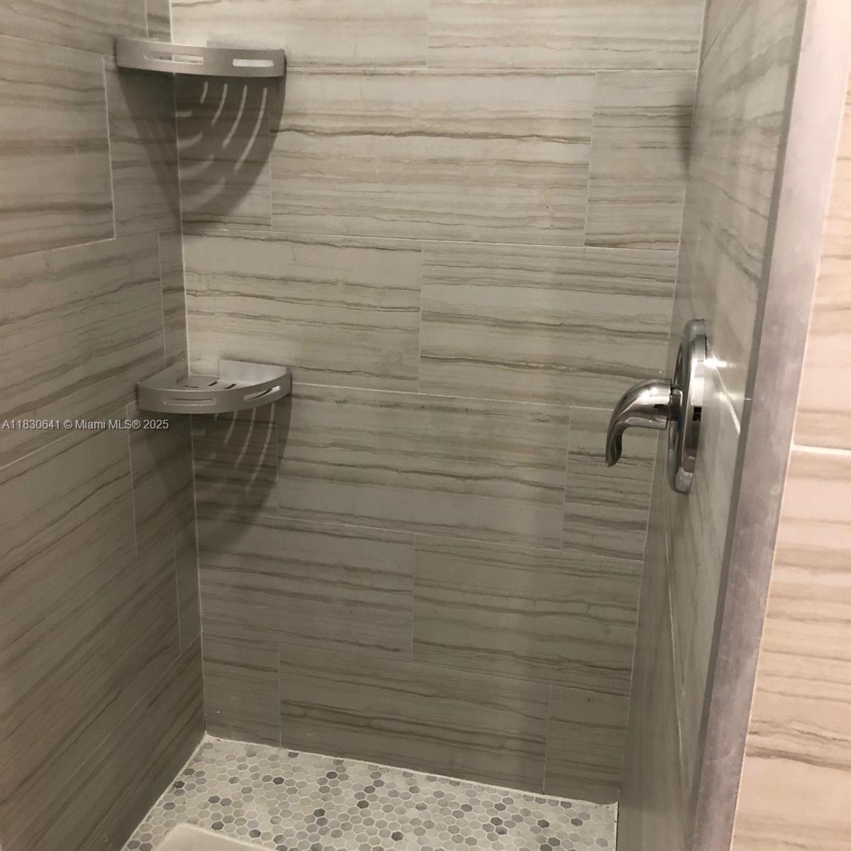 Photo of 2080 Ocean Dr #1408, Hallandale Beach, Florida, 33009 - GYM SHOWER