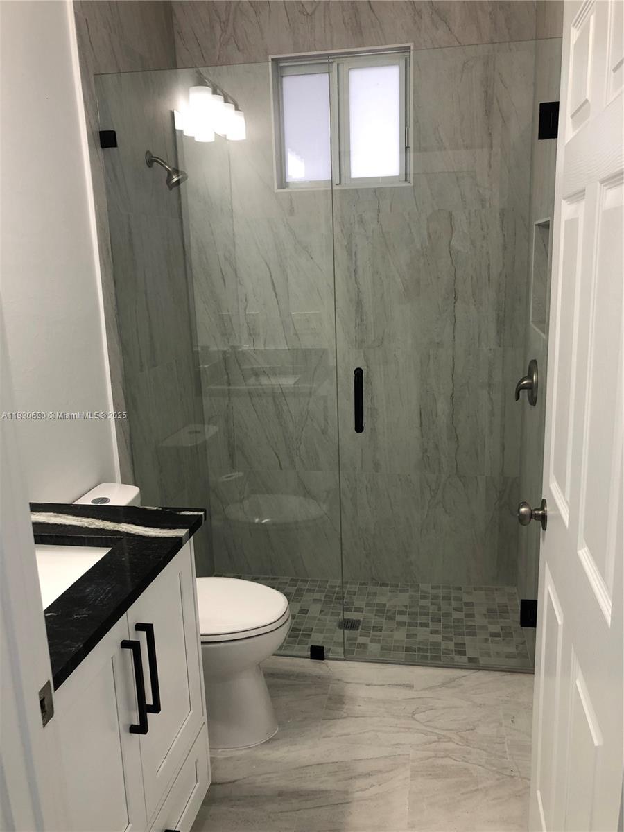   /   кв.футов $ 2025-06-28 0 Фото