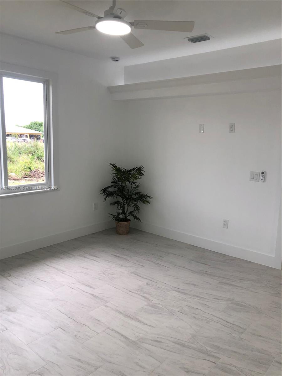   /   кв.футов $ 2025-06-28 0 Фото