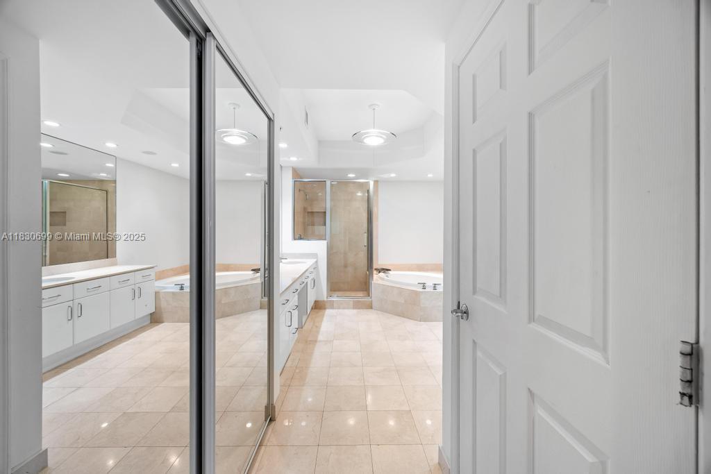 Photo of 6051 Ocean Dr  #502, Hollywood, Florida, 33019 - 