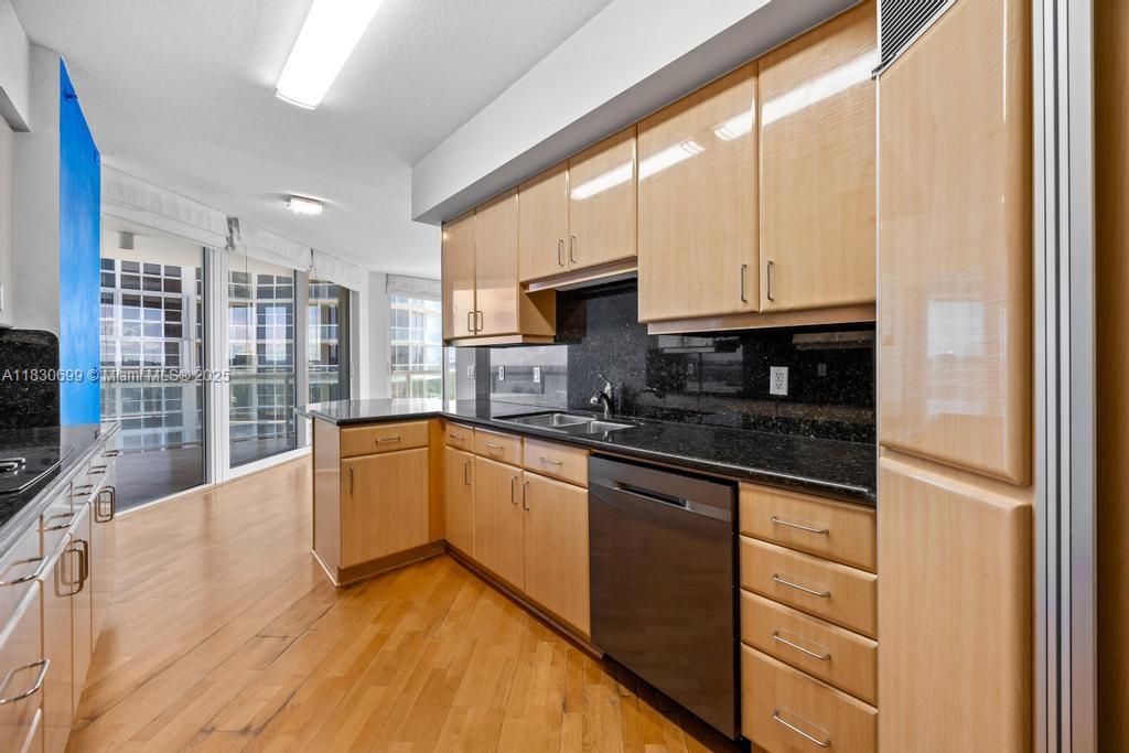 Photo of 6051 Ocean Dr  #502, Hollywood, Florida, 33019 - 