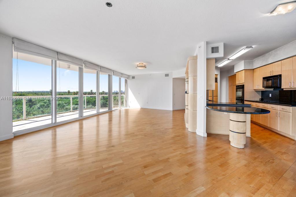 Photo of 6051 Ocean Dr  #502, Hollywood, Florida, 33019 - 