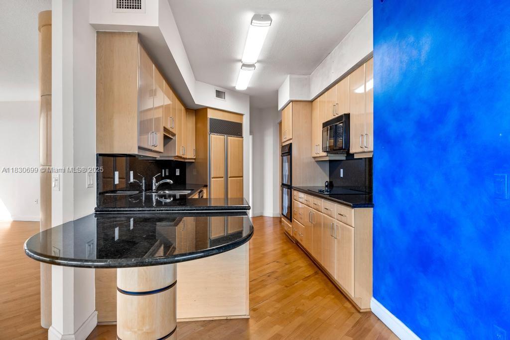 Photo of 6051 Ocean Dr  #502, Hollywood, Florida, 33019 - 