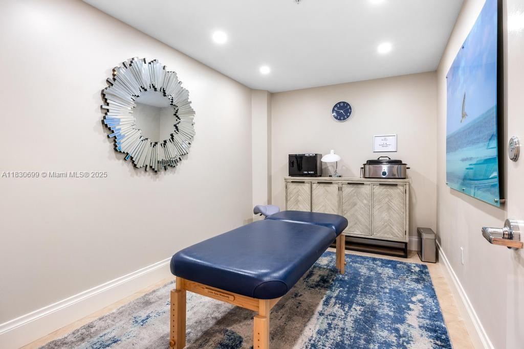 Photo of 6051 Ocean Dr  #502, Hollywood, Florida, 33019 - 