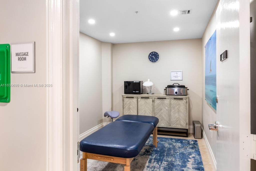 Photo of 6051 Ocean Dr  #502, Hollywood, Florida, 33019 - 