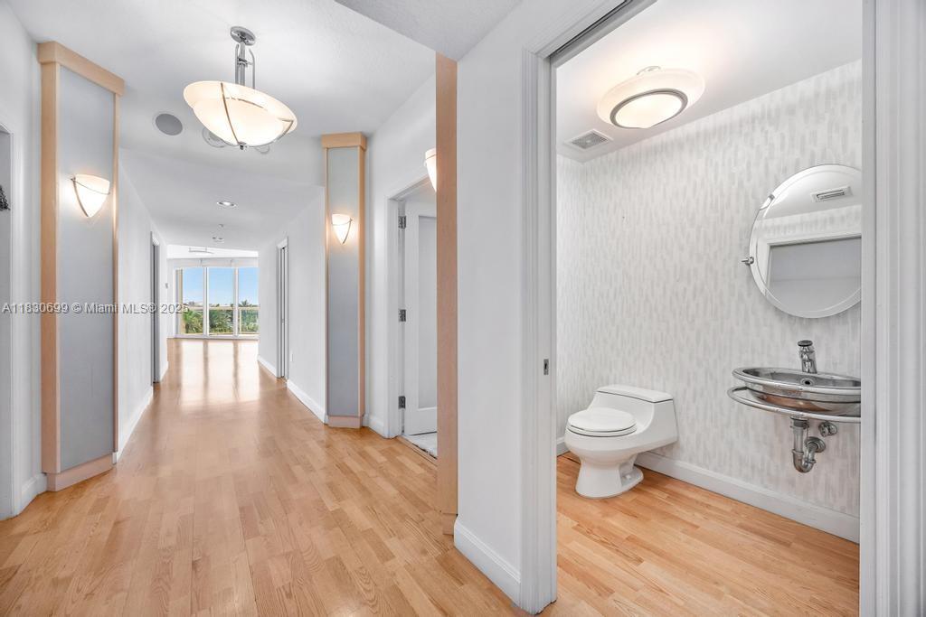 Photo of 6051 Ocean Dr  #502, Hollywood, Florida, 33019 - 