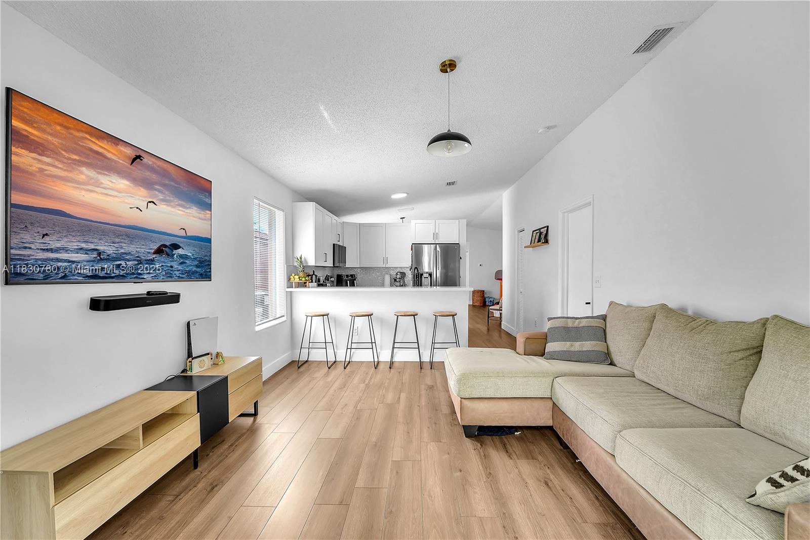See details 17018 3 / 2 1504 sq. ft. $ 2025-09-19 0 Photo