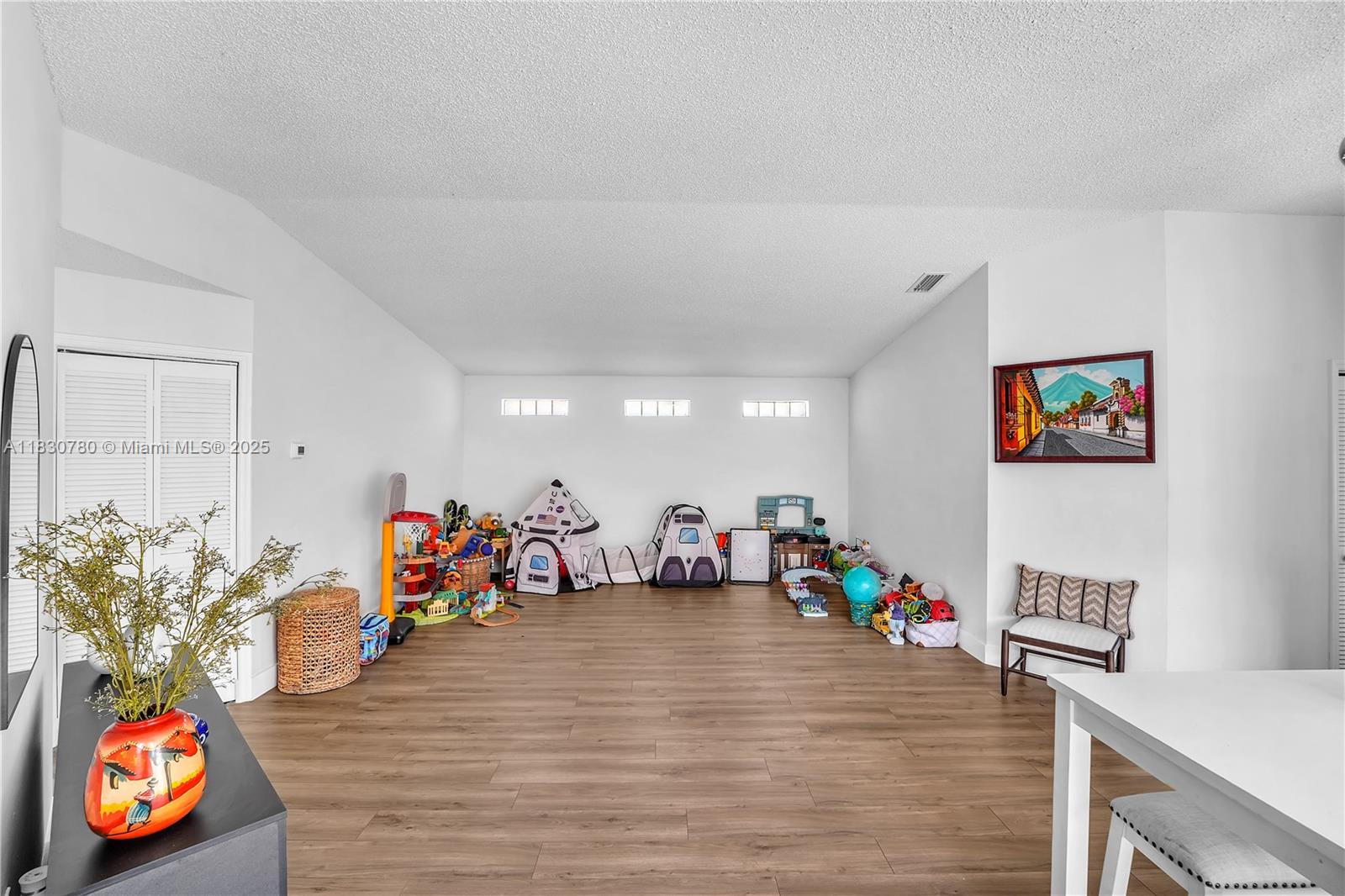 See details 17018 3 / 2 1504 sq. ft. $ 2025-09-19 0 Photo