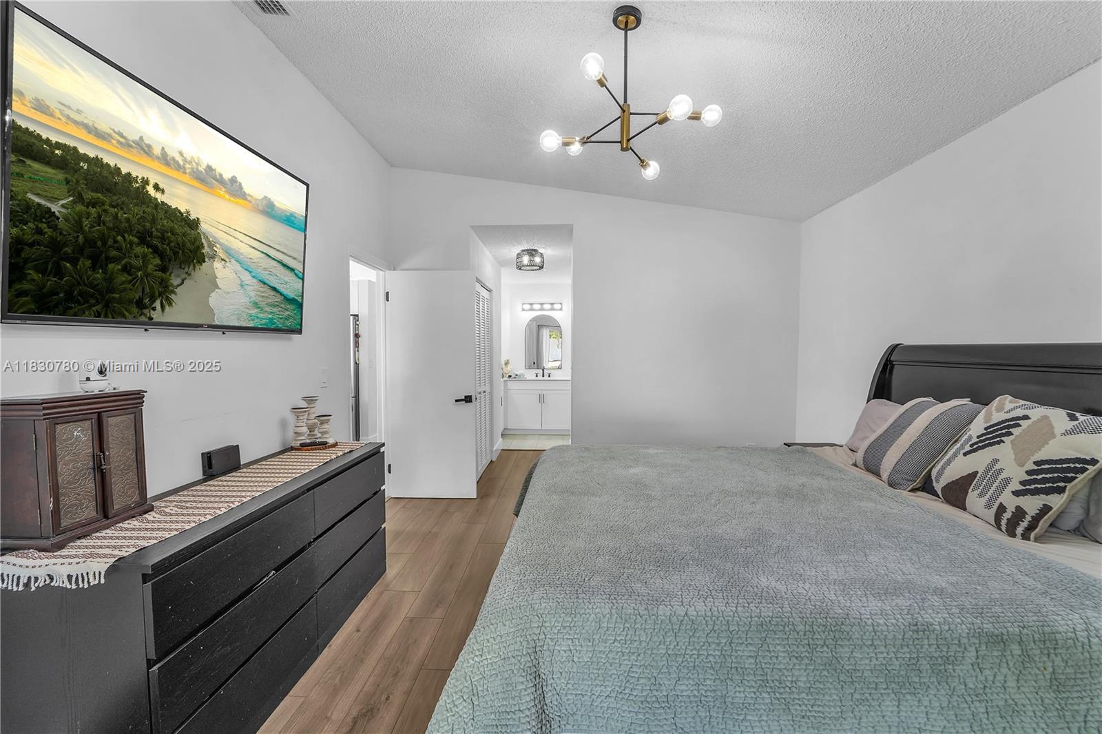 See details 17018 3 / 2 1504 sq. ft. $ 2025-09-19 0 Photo