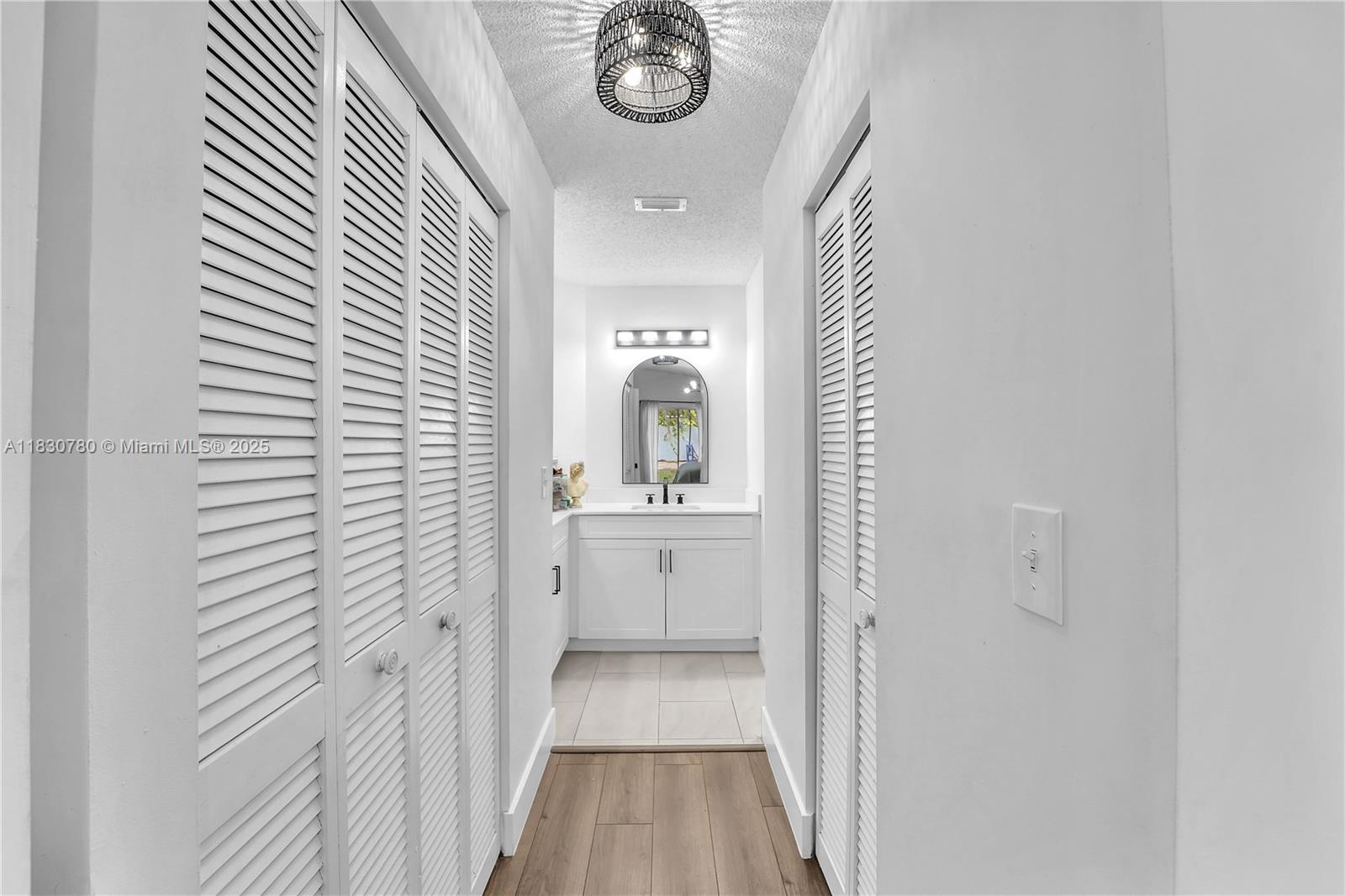 See details 17018 3 / 2 1504 sq. ft. $ 2025-09-19 0 Photo