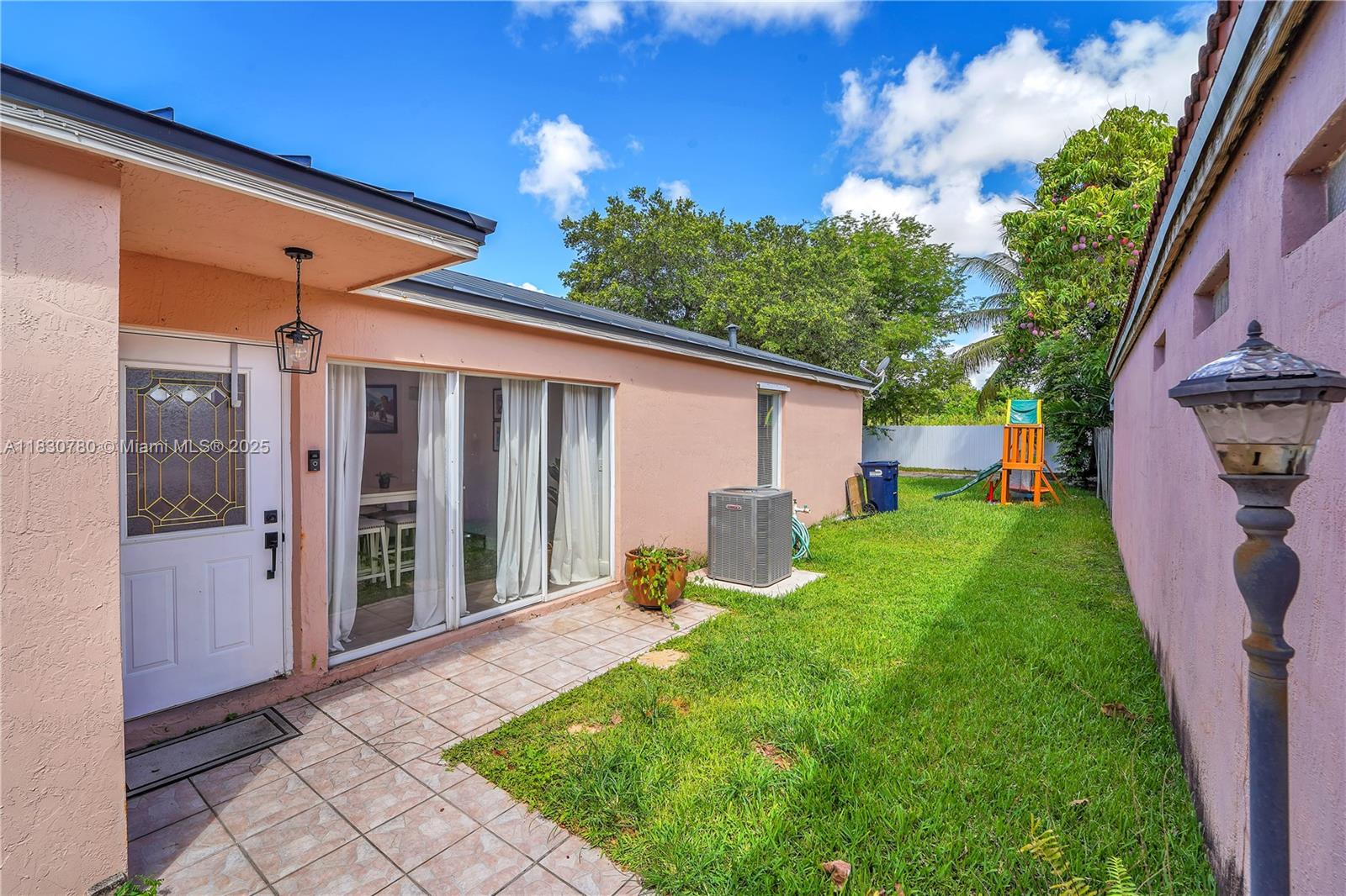 See details 17018 3 / 2 1504 sq. ft. $ 2025-09-19 0 Photo