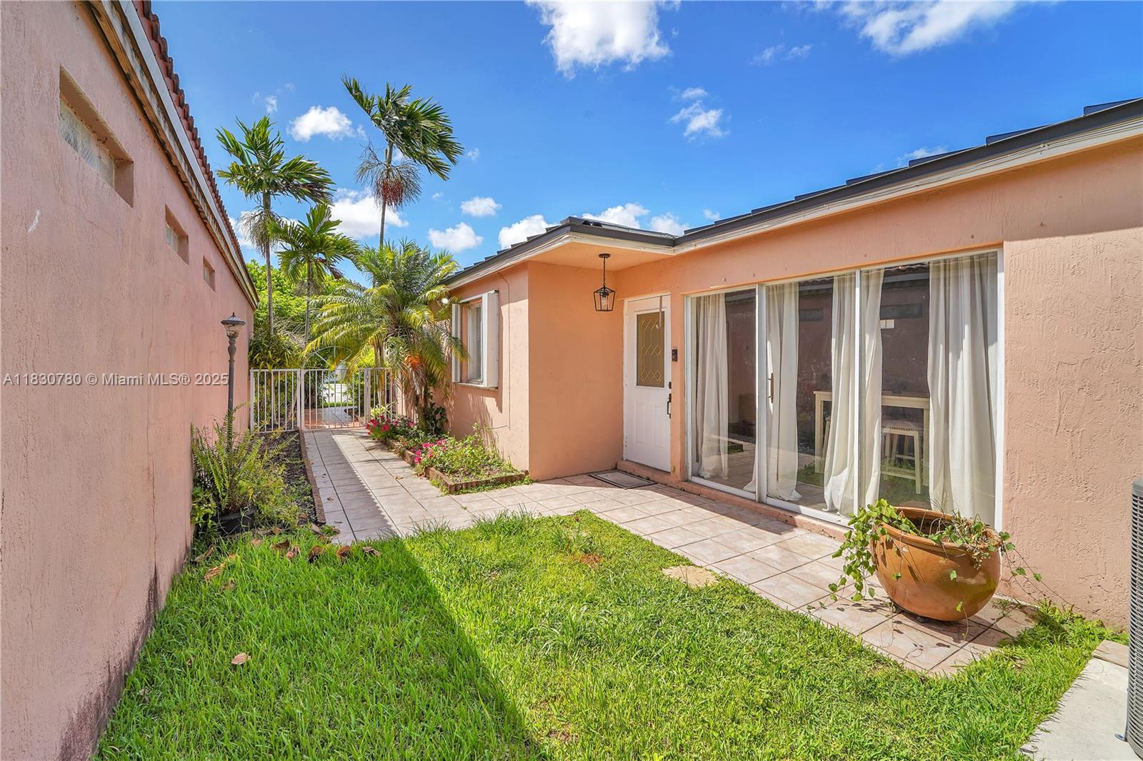 See details 17018 3 / 2 1504 sq. ft. $ 2025-09-19 0 Photo