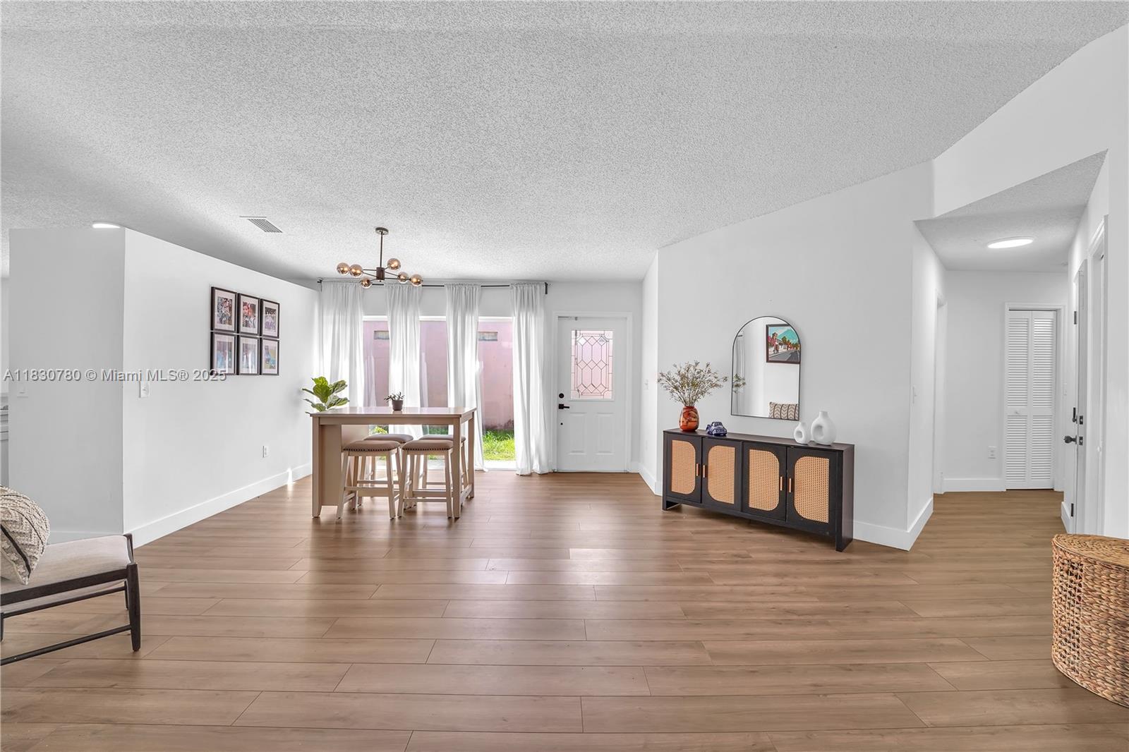 See details 17018 3 / 2 1504 sq. ft. $ 2025-09-19 0 Photo