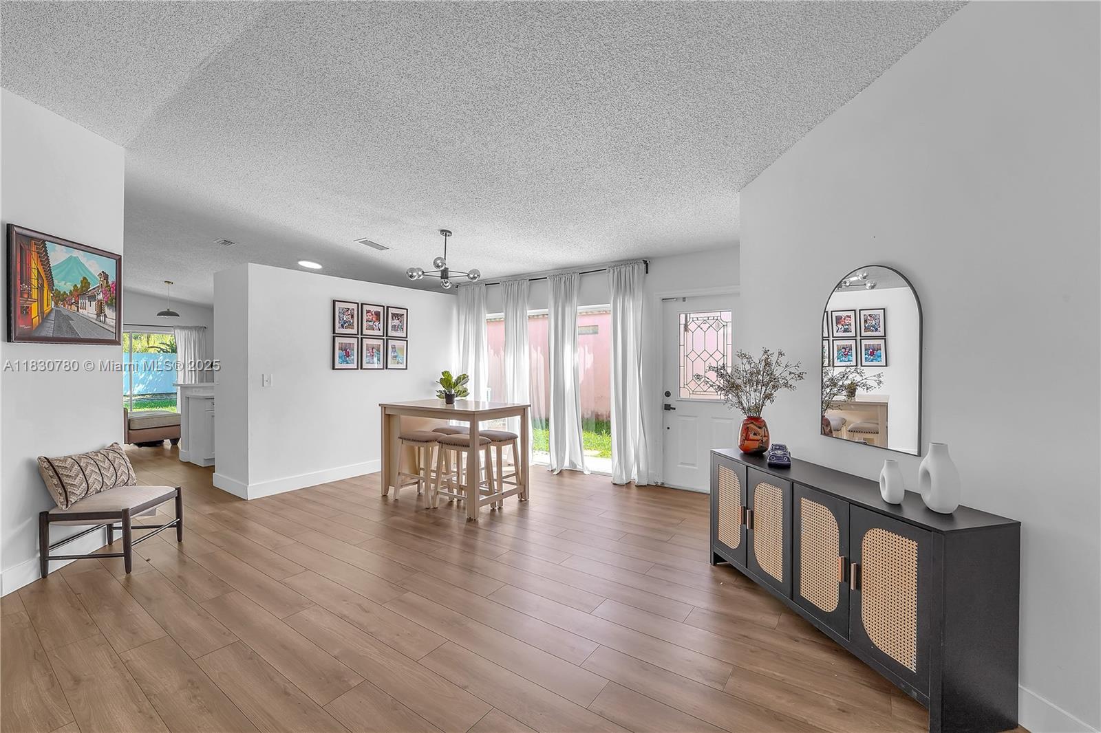 See details 17018 3 / 2 1504 sq. ft. $ 2025-09-19 0 Photo