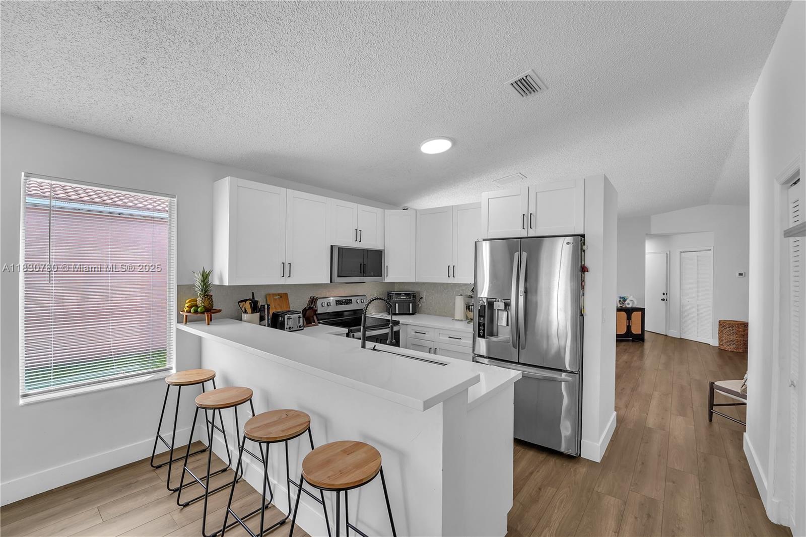 See details 17018 3 / 2 1504 sq. ft. $ 2025-09-19 0 Photo