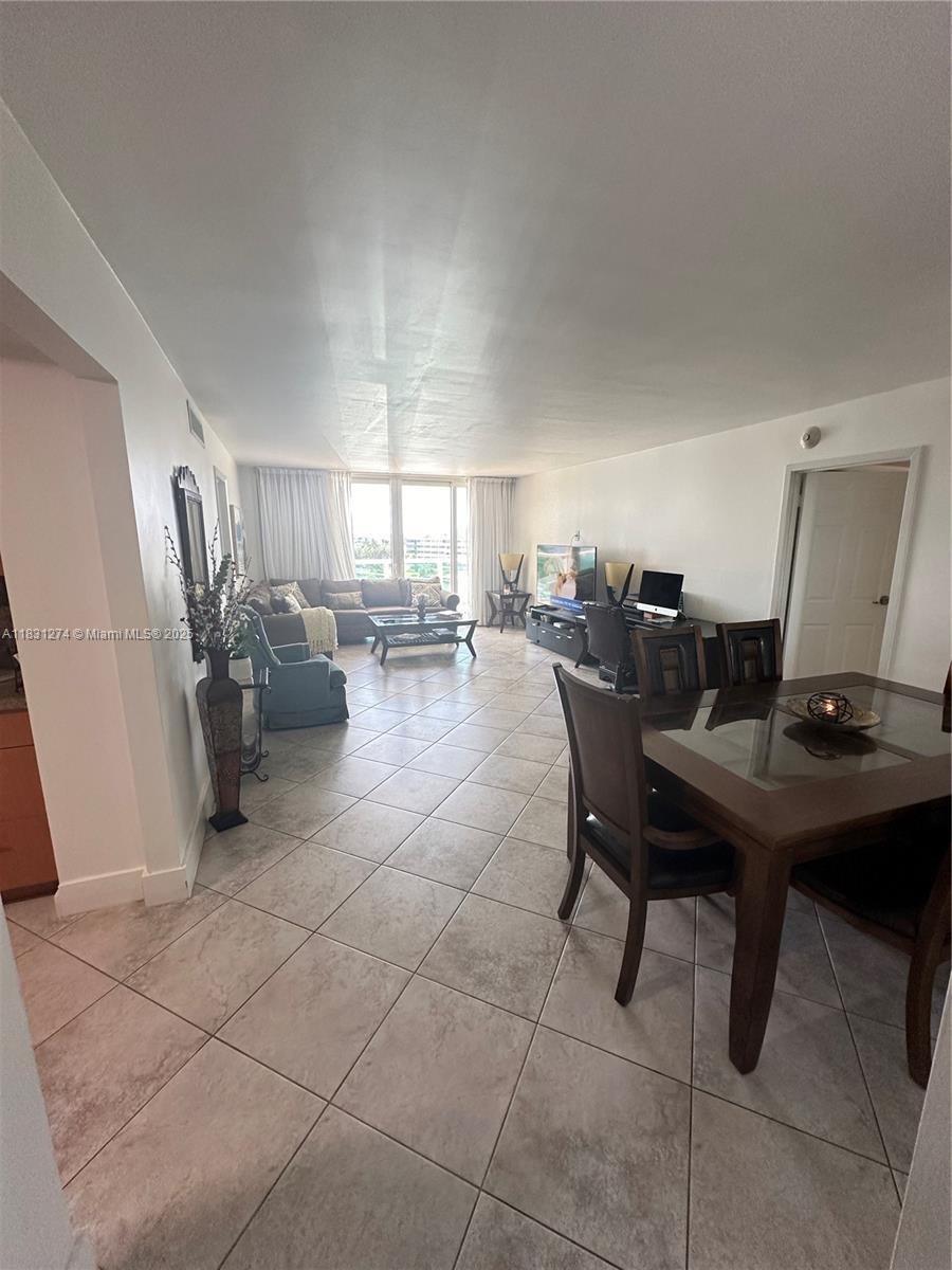 See details 601 2 / 2 1357 sq. ft. $ 2025-06-30 0 Photo