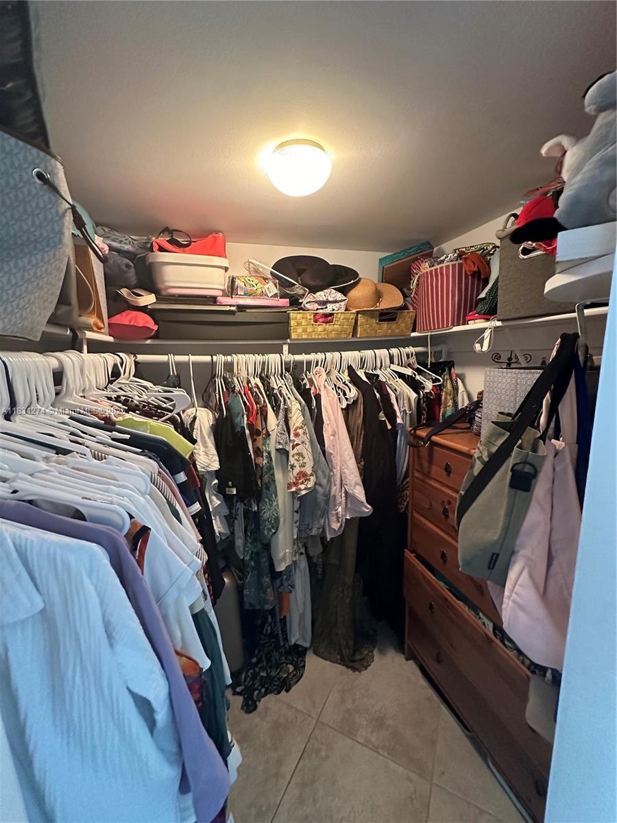 See details 601 2 / 2 1357 sq. ft. $ 2025-06-30 0 Photo